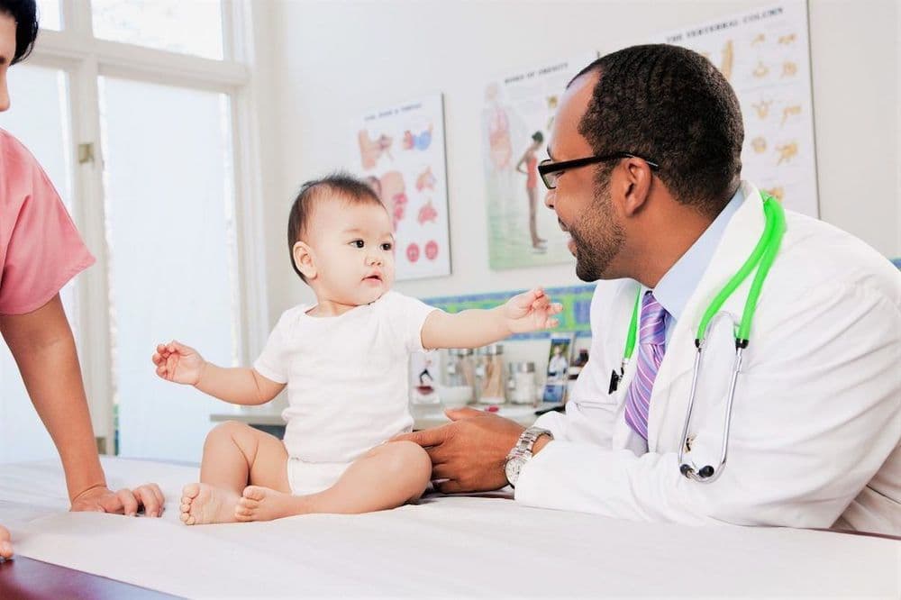 Dokter dan Pasien Anak